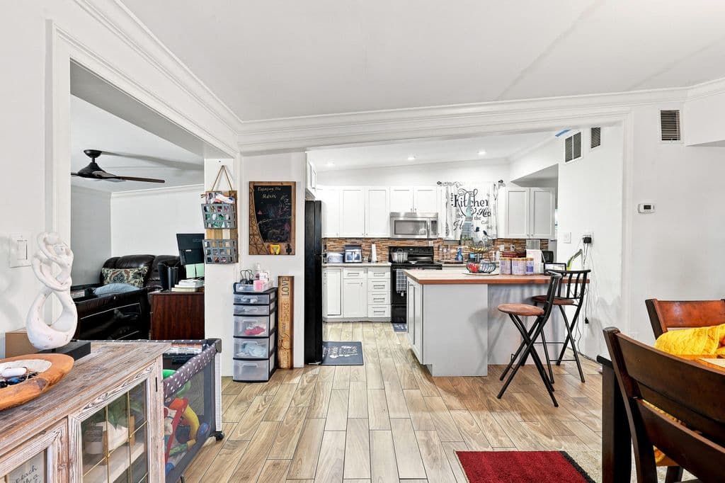 3+1 Müstakil ev — 730 GARDENIA Drive