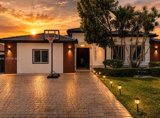 4-bedroom Single-Family Home — 16362 SW 53rd Ter, Miami, 33185