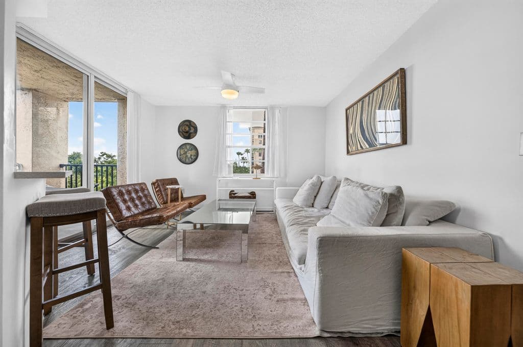 3-bedroom Condo — 520 SE 5th Ave #2211