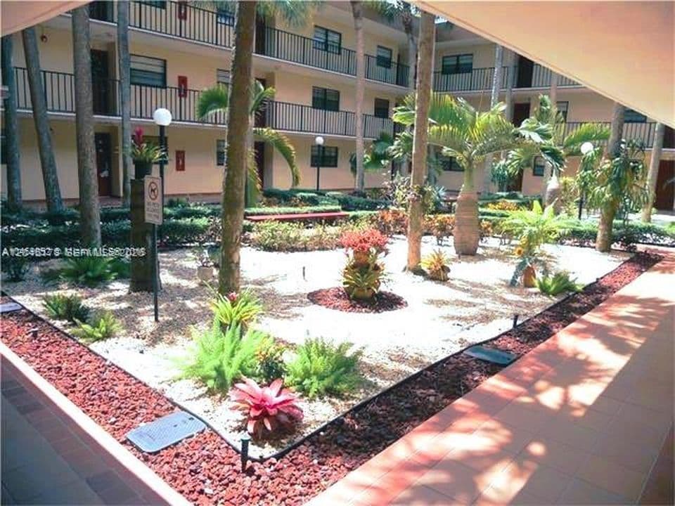 1-bedroom Condo — 10845 SW 112th Ave APT 211