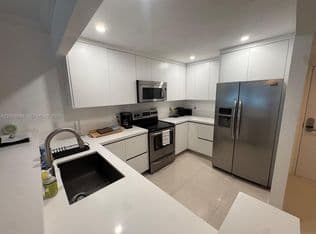 Condo — 2301 Collins Ave APT 427, Miami Beach, 33139