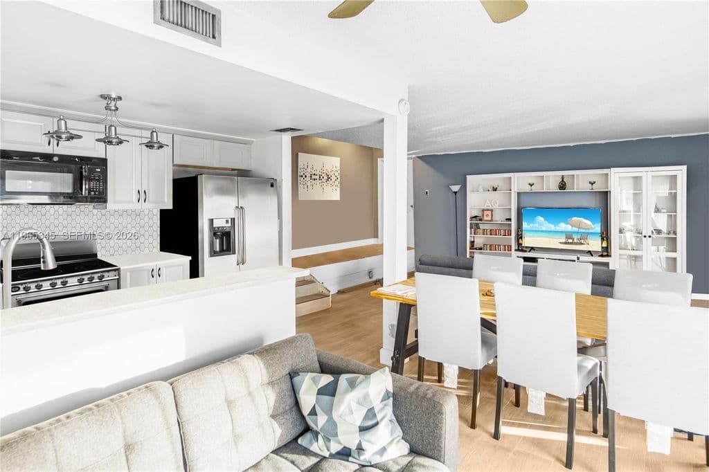 2-bedroom Condo — 4705 SW 62nd Ave APT 204