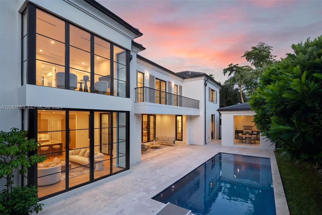 5-bedroom Single-Family Home — 1220 S Alhambra Cir