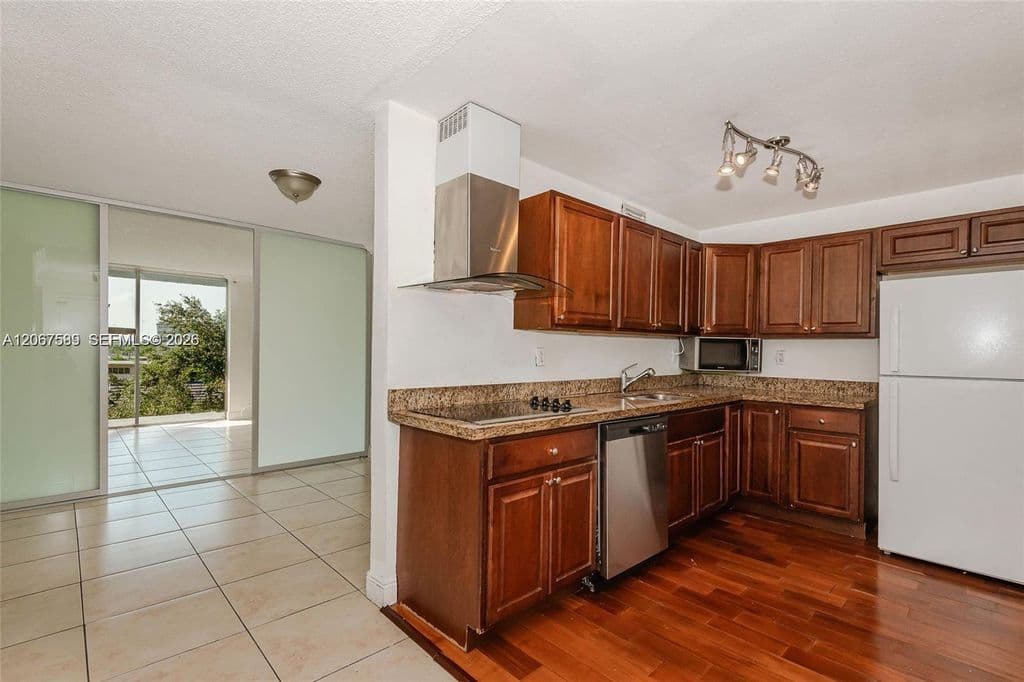 1+1 Condo — 1805 Sans Souci Blvd APT 532