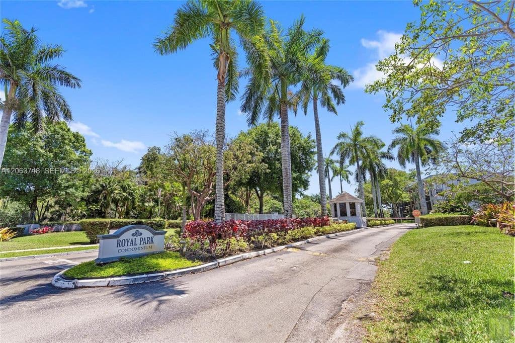 2-bedroom Condo — 111 Royal Park Dr APT 1F
