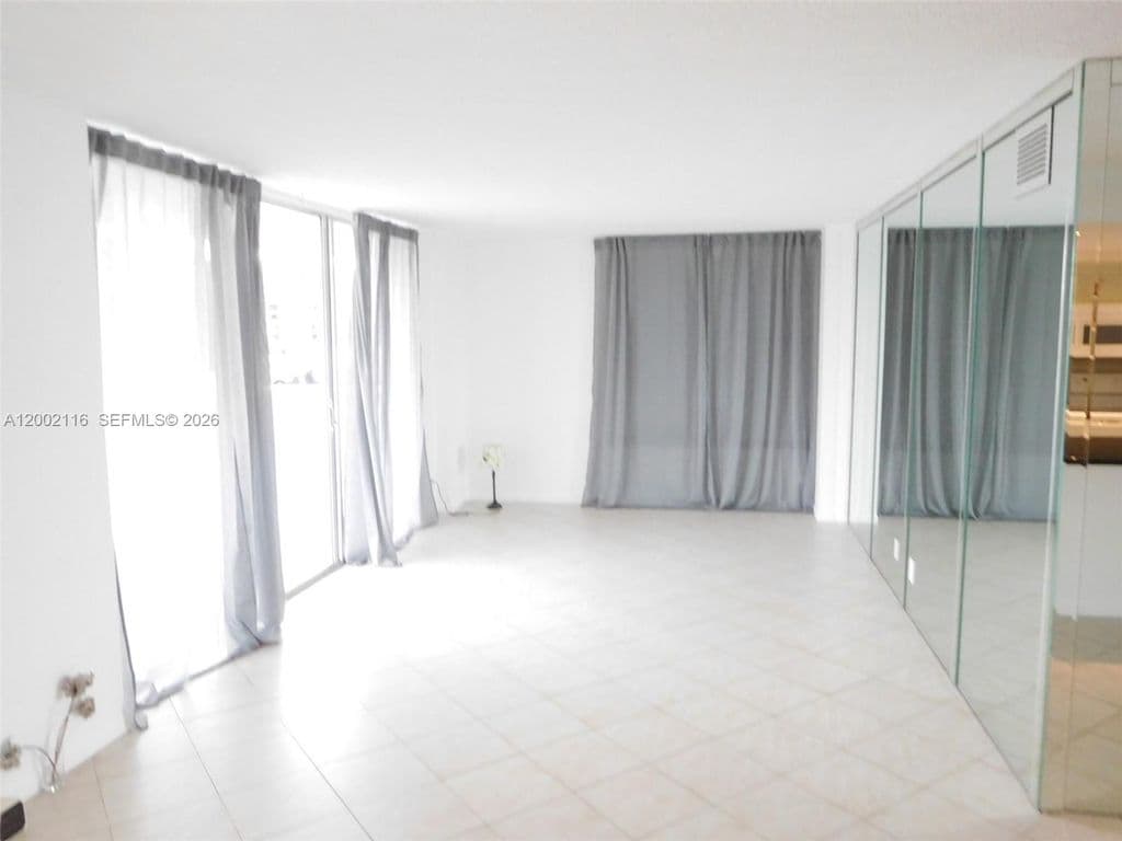 3+1 Condo — 3800 S Ocean Dr APT 305