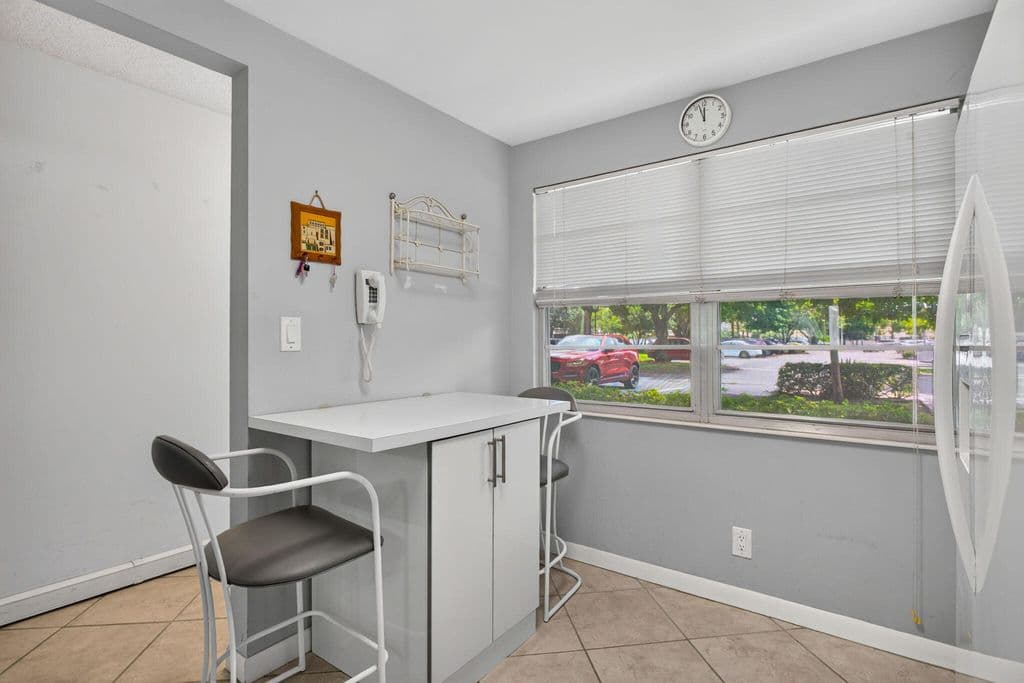 2-bedroom Condo — 2006 GRANADA Drive #J1