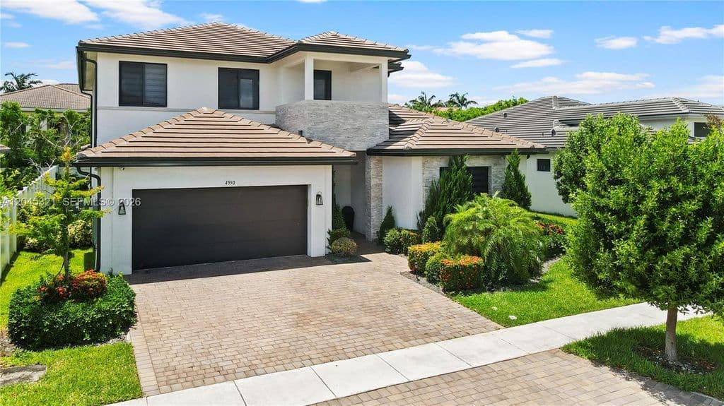 4-bedroom Single-Family Home — 4550 SW 178th Ave