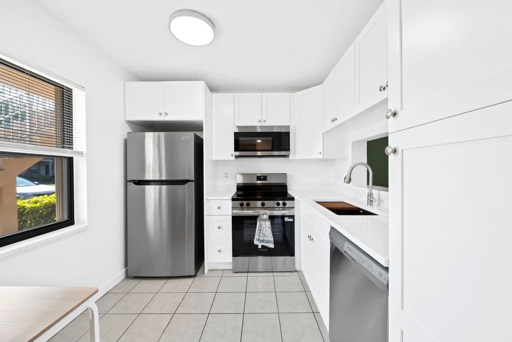 2-bedroom Condo — 5570 Lakeside Drive #102