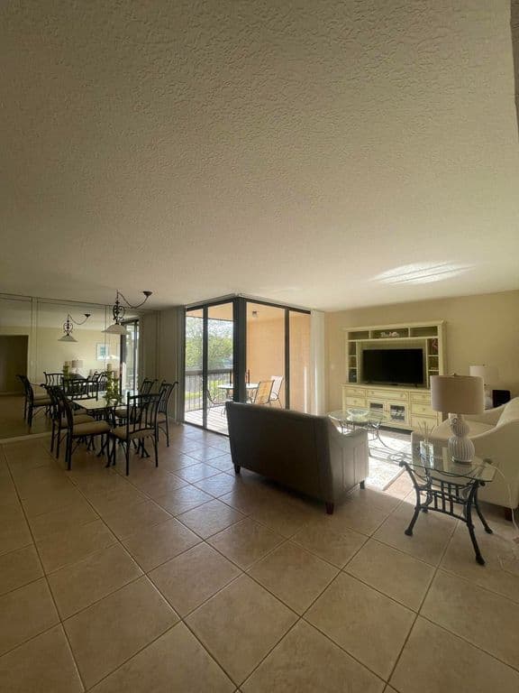 2-bedroom Condo — 450 Egret Circle #9203