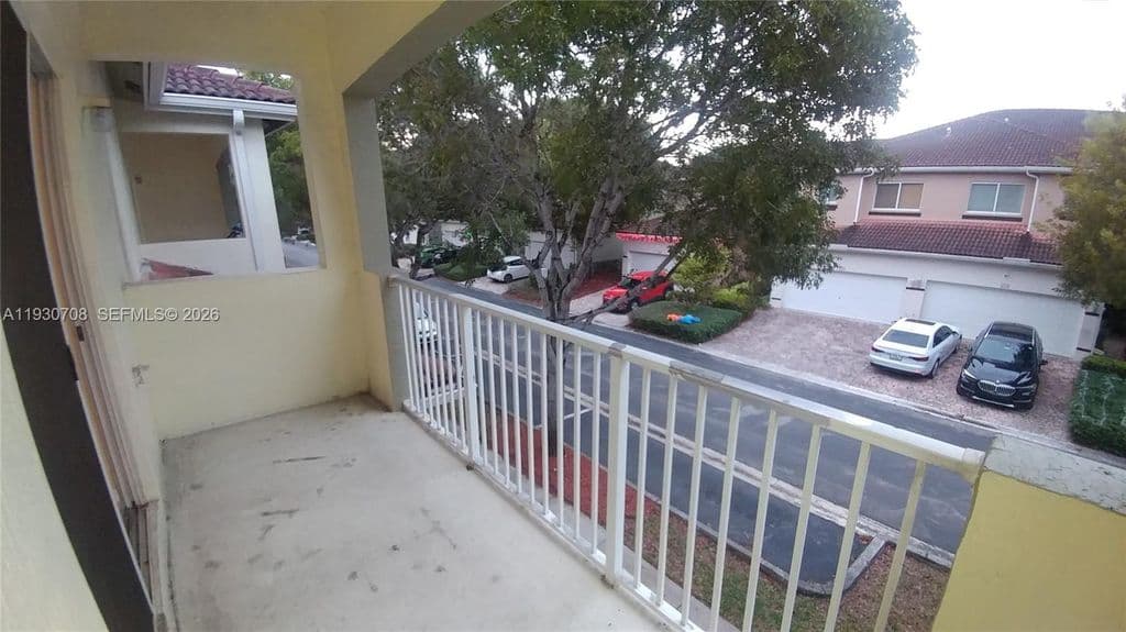 2+1 Mülk — 2452 SE 19th Ct