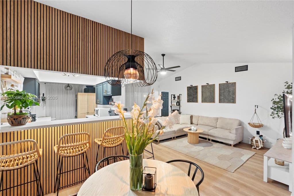 3+1 Mülk — 1641 NW 96th Ter