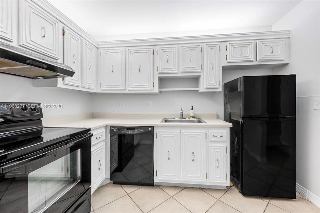 2+1 Condo — 2861 Somerset Dr APT 104