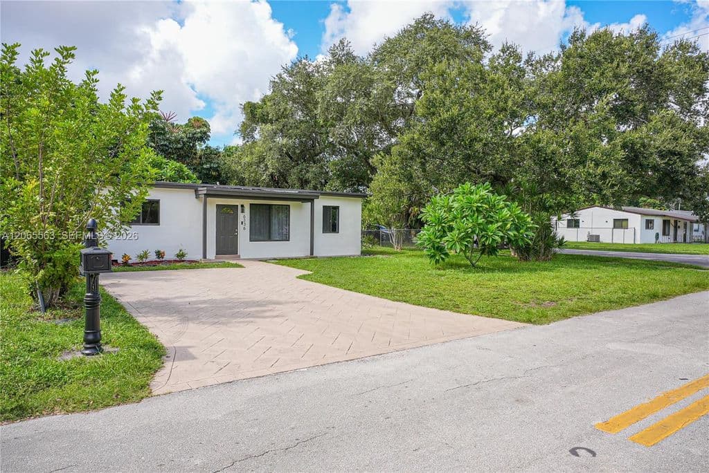 3+1 Müstakil ev — 6336 Garfield St