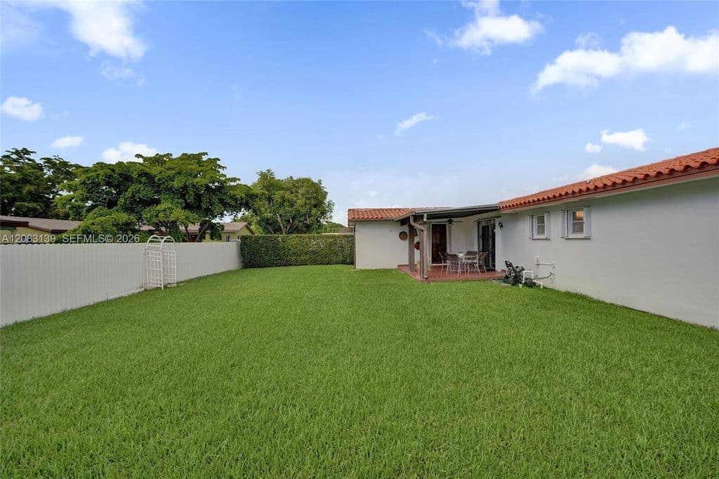 3+1 Müstakil ev — 10214 SW 26th Ter