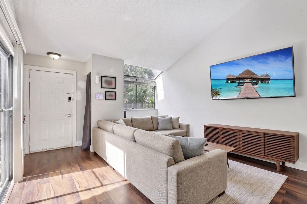 2+1 Mülk — 7208 Sportsmans Drive