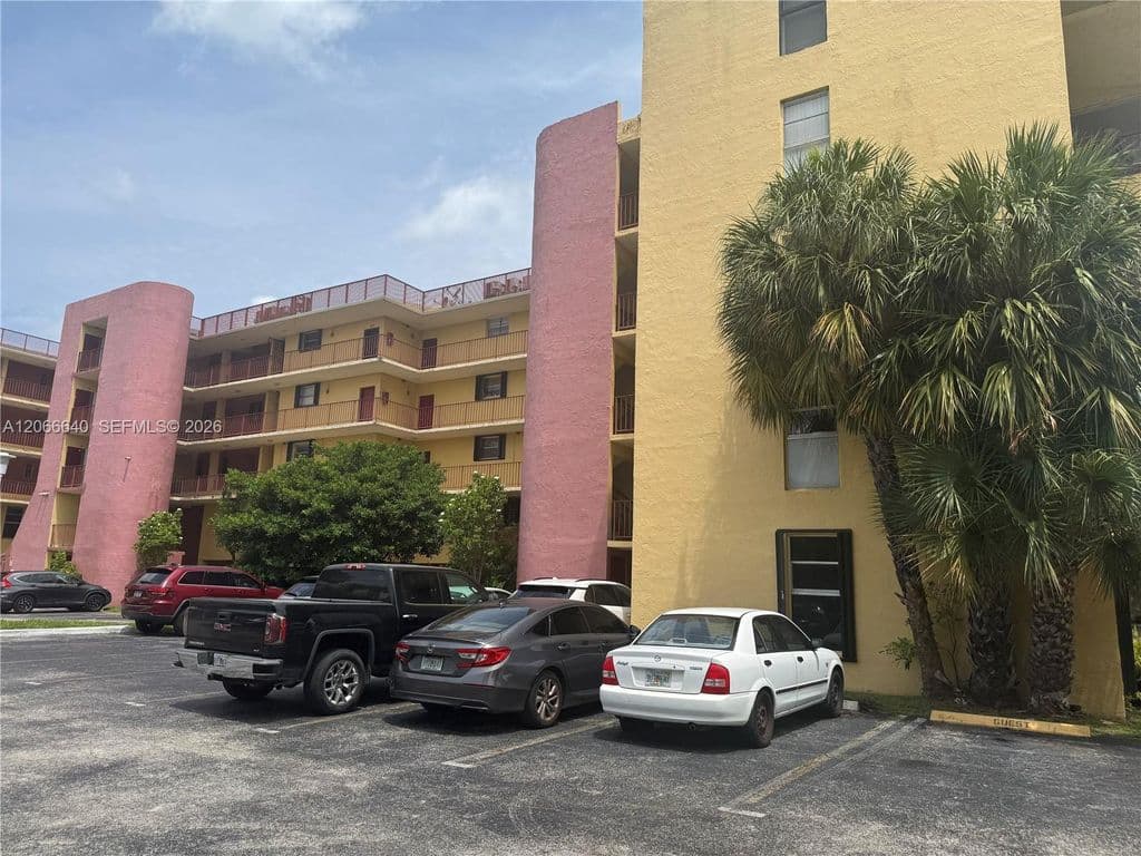 2+1 Condo — 8775 Park Blvd APT 123