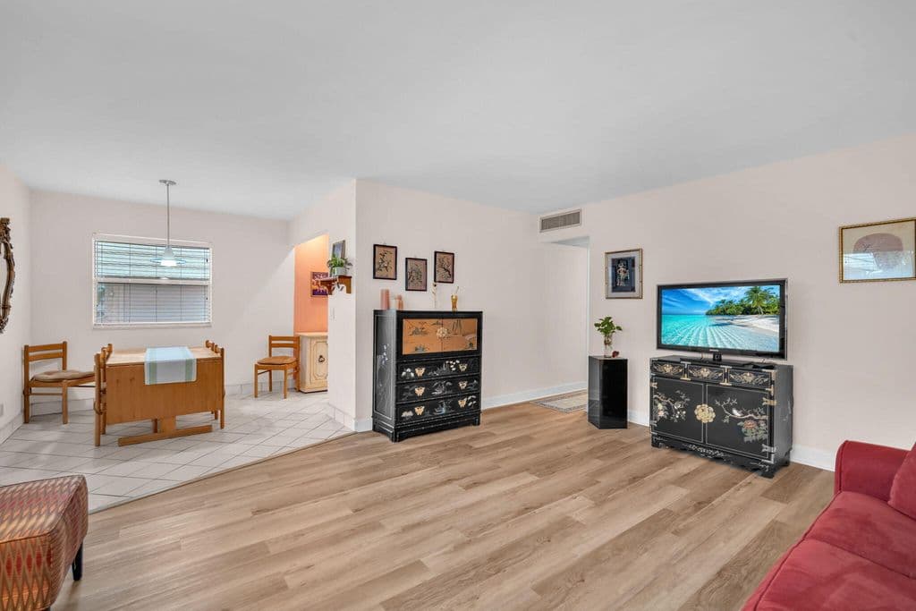 2+1 Condo — 716 Saxony Place #O