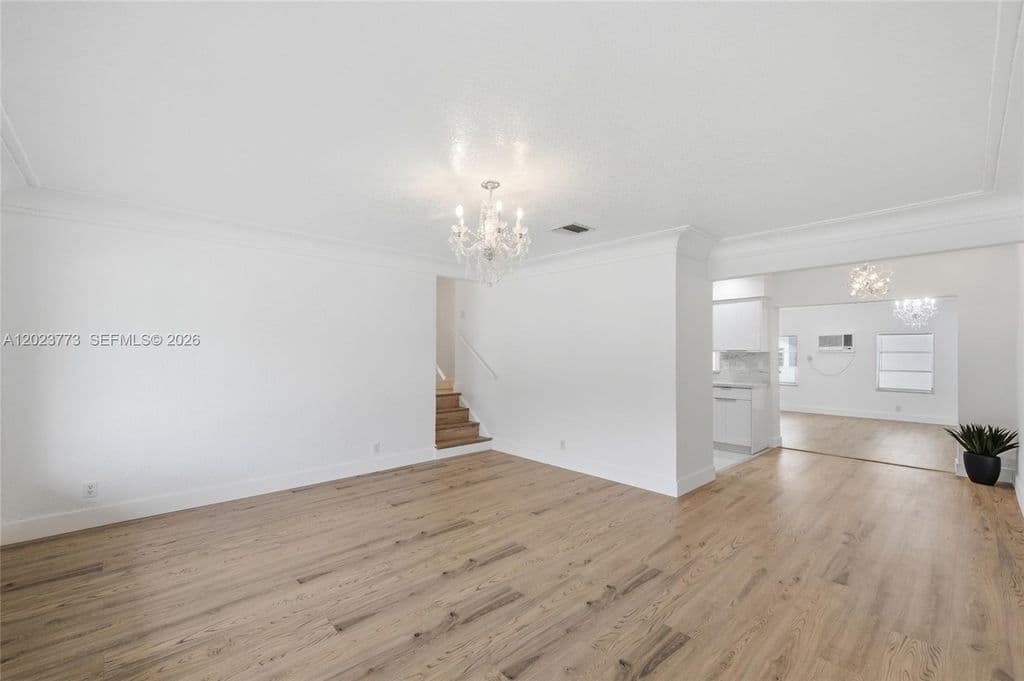 4+1 Müstakil ev — 2780 NW 25th St