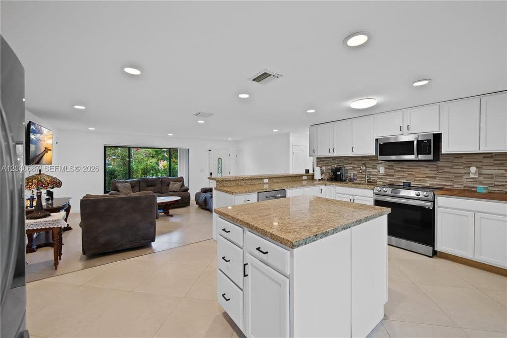 3+1 Müstakil ev — 6839 Tradewind Way