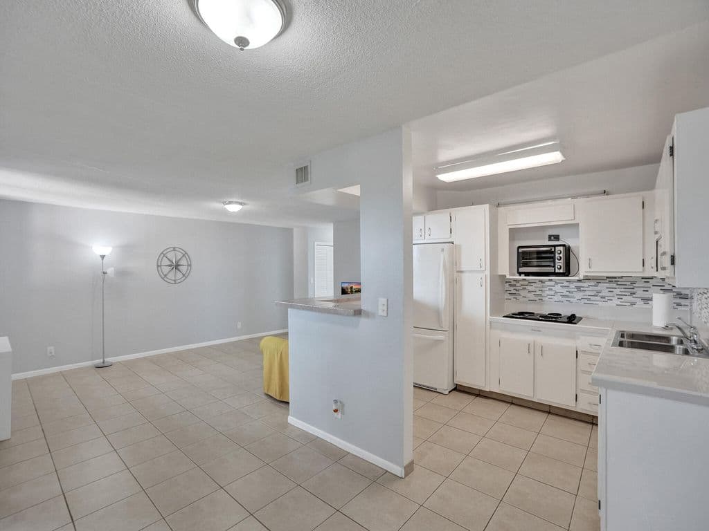 1+1 Condo — 1811 Jefferson Street #404