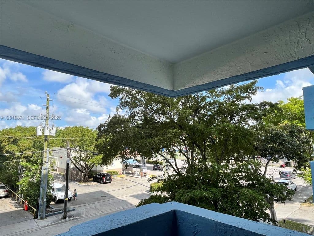 1+1 Condo — 5050 NW 7th St APT 220