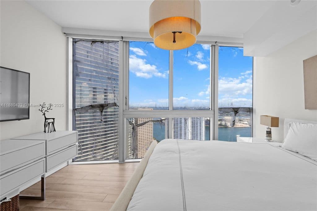 3-bedroom Condo — 465 Brickell Ave APT 4901
