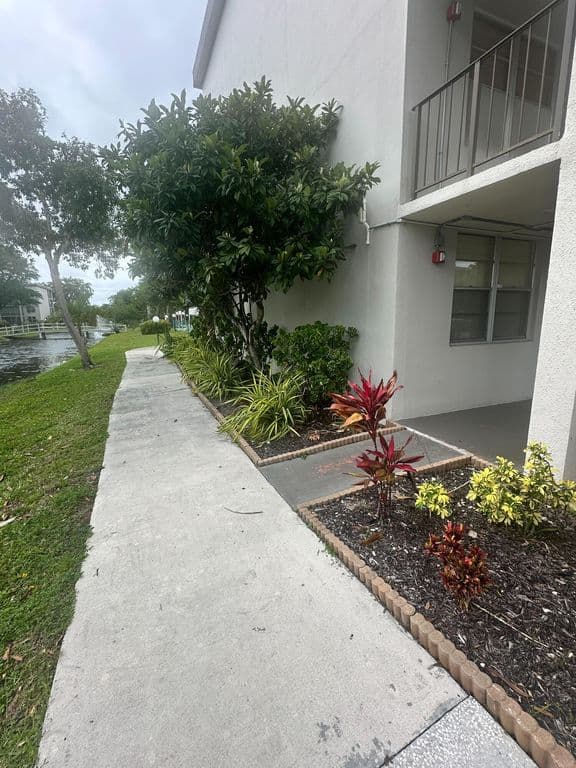 2-bedroom Condo — 4850 NW 29th Court #132