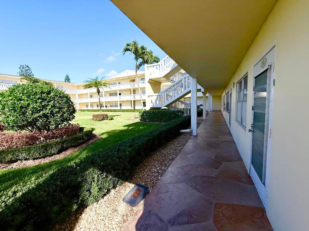 1-bedroom Condo — 13 Dorset A
