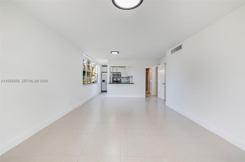 2+1 Condo — 9471 Evergreen Pl APT 104