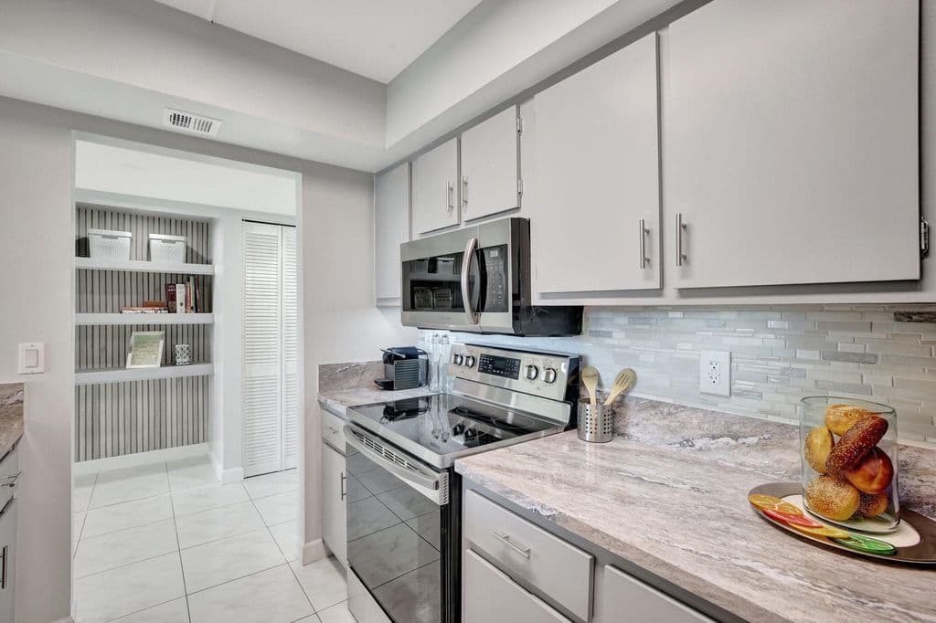 2+1 Condo — 1101 River Reach Drive #415