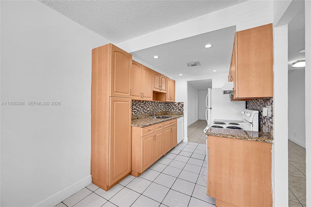 2-bedroom Condo — 4850 NW 29th Ct APT 125