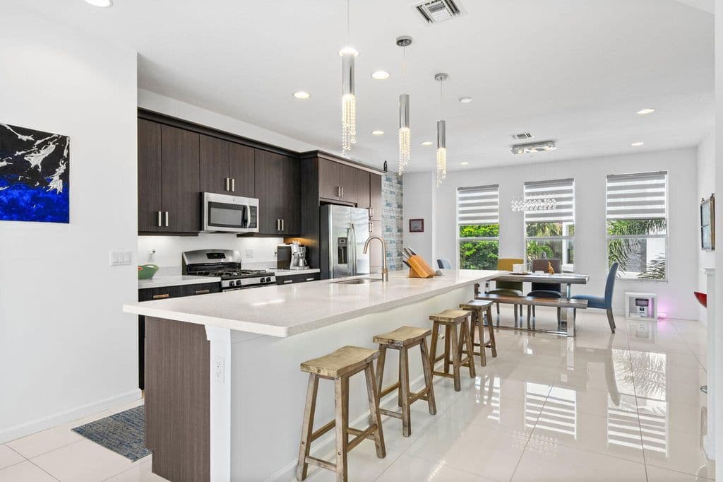3-bedroom Property — 2900 NE 12th Terrace #25