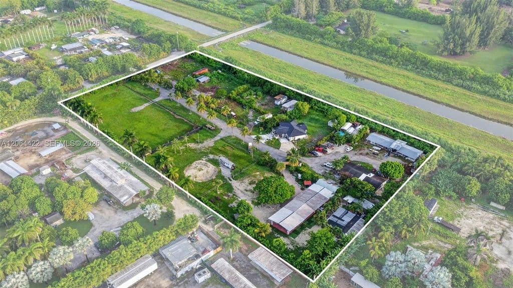 6+1 Müstakil ev — 13405 SW 199th Ave
