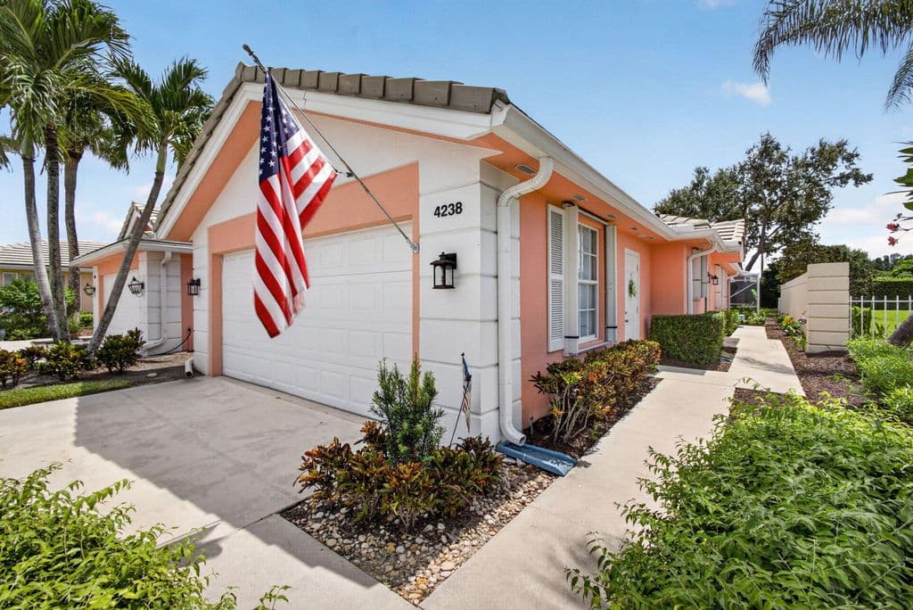 2+1 Mülk — 4238 ROYAL OAK Drive