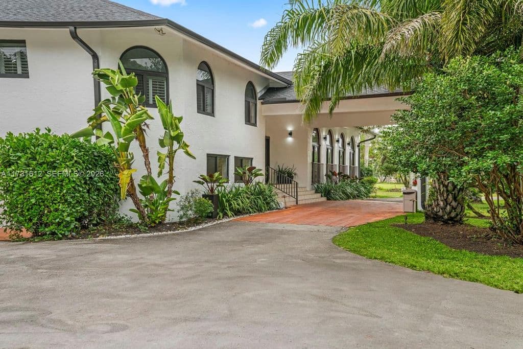 5-bedroom Single-Family Home — 14875 SW 212th St