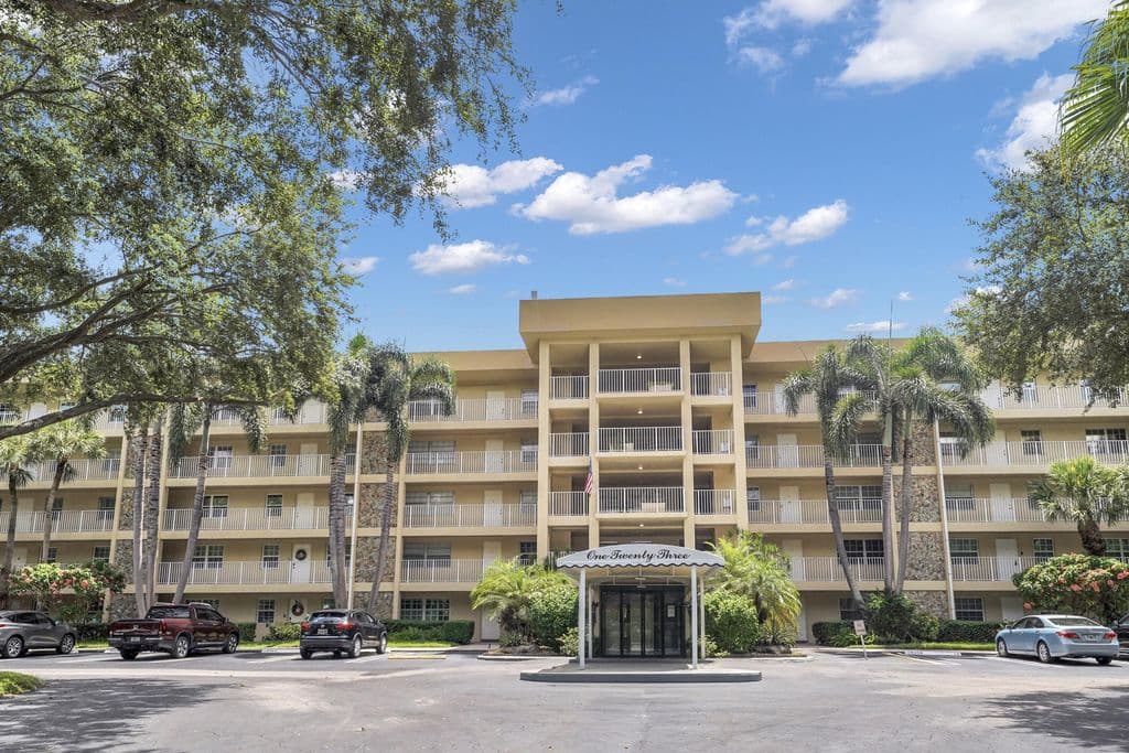 3-bedroom Condo — 804 CYPRESS GROVE Lane #210