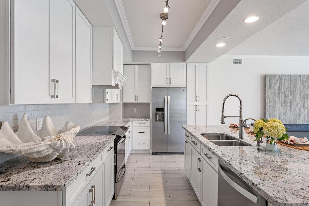 3-bedroom Condo — 411 Bay Colony Drive N