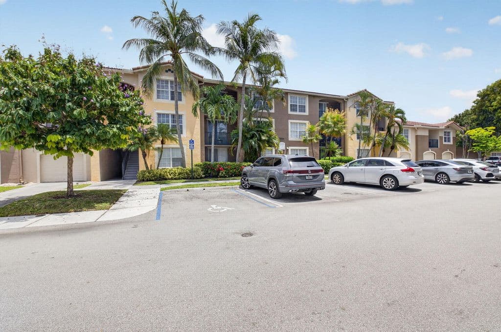 2-bedroom Condo — 15135 Michelangelo Boulevard #303