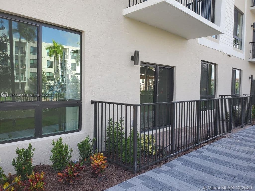 3+1 Condo — 8301 NW 41st St #B-110