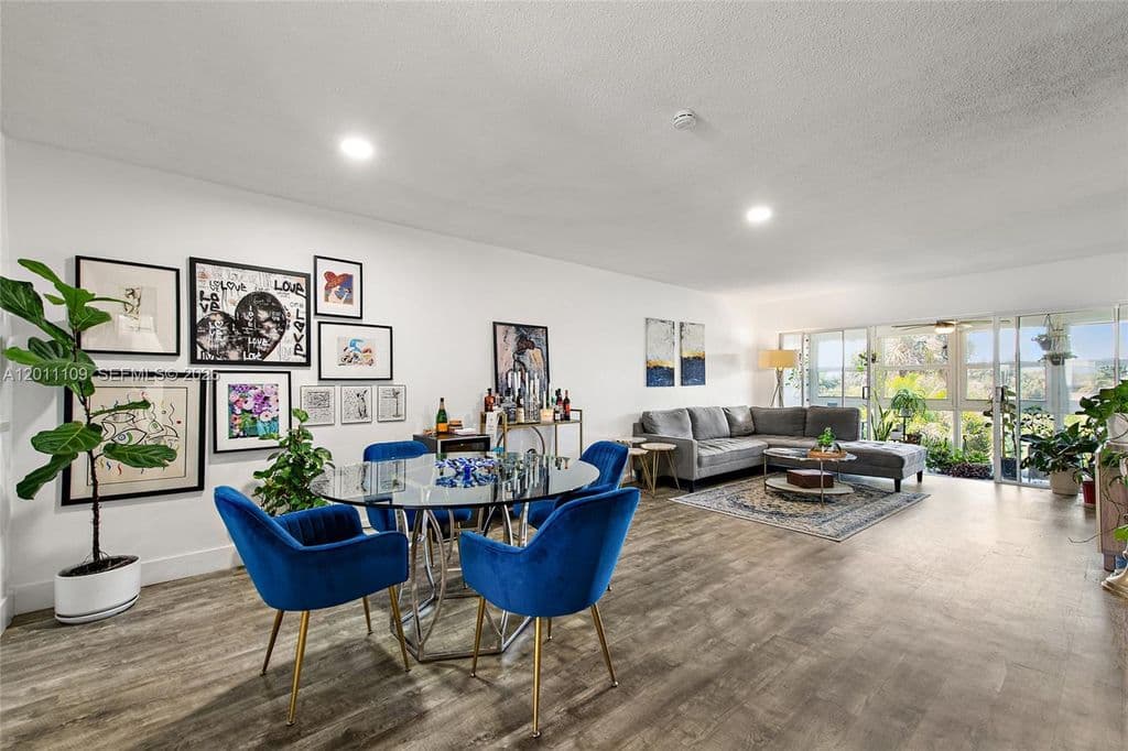 2+1 Condo — 1100 SW 12th St APT 300
