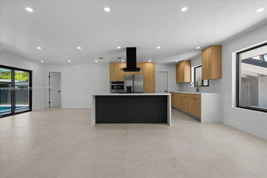 4-bedroom Single-Family Home — 15920 SW 105th Ave