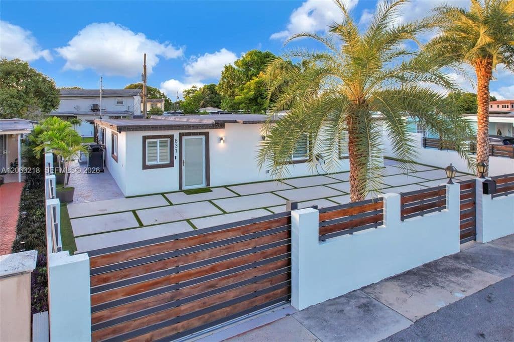 3+1 Müstakil ev — 831 E 10th Pl
