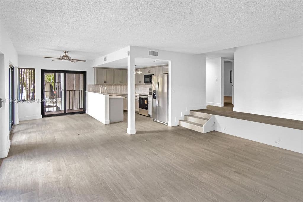 2-bedroom Condo — 4705 SW 62nd Ave APT 204