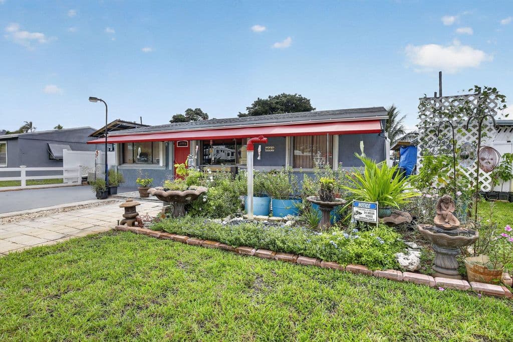 3-bedroom Single-Family Home — 1660 SW 48TH Avenue