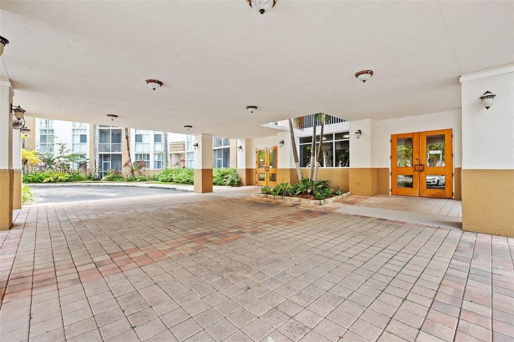 3-bedroom Condo — 9805 NW 52nd St APT 216
