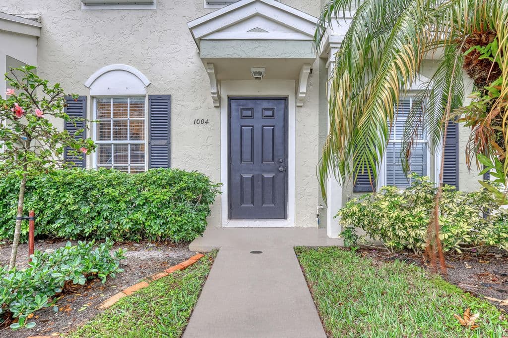 2-bedroom Property — 1004 Kokomo Key Lane