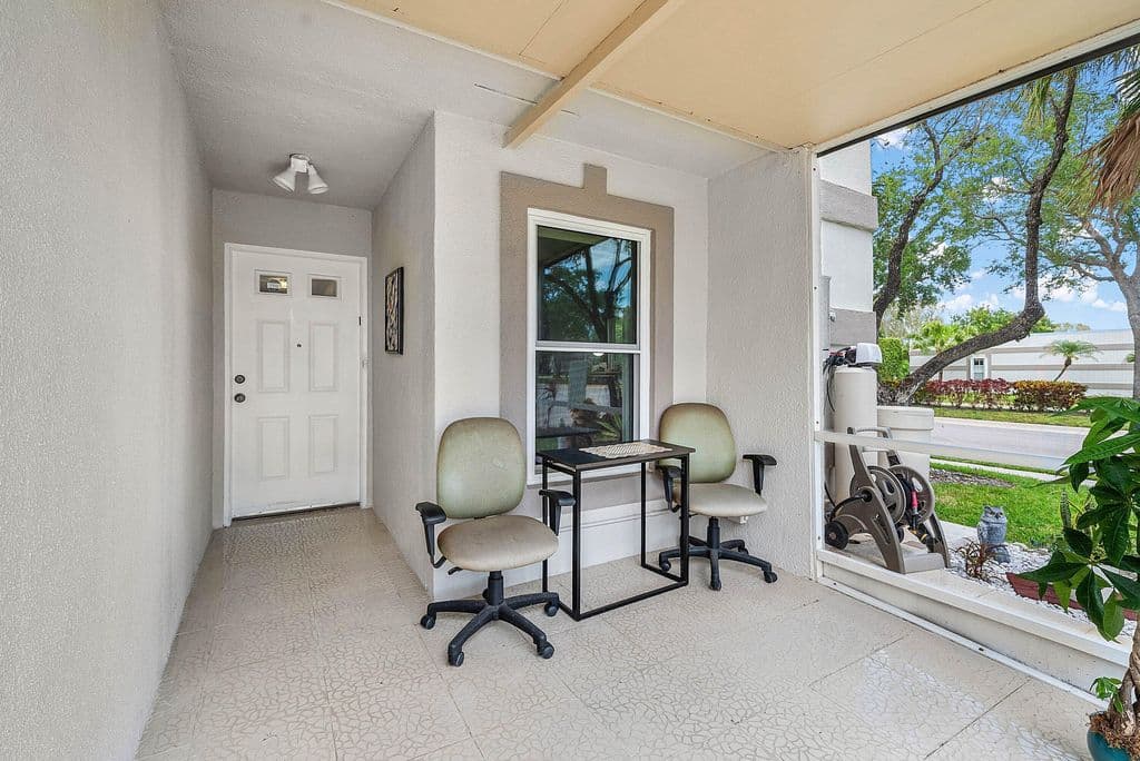 2+1 Müstakil ev — 18881 Jolson Avenue #1