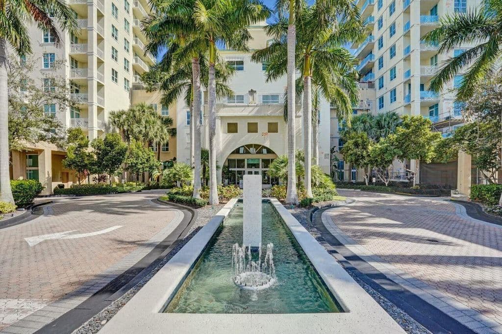 1+1 Condo — 350 N Federal Highway #903
