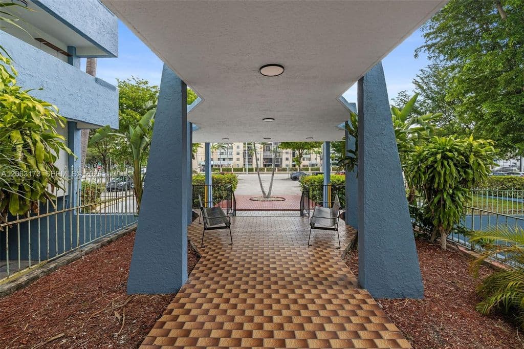 1+1 Condo — 5050 NW 7th St APT 211